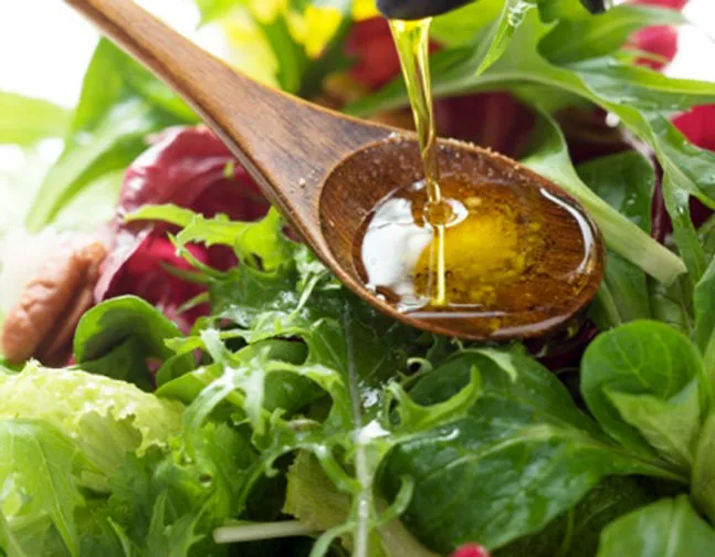 Bottiglia di olio extravergine d'oliva Cristofaro, protagonista della prevenzione del cancro al colon-retto