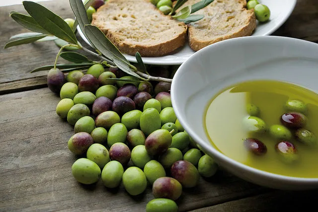 Filiera produttiva dell'olio extravergine tracciata da Olio Cristofaro