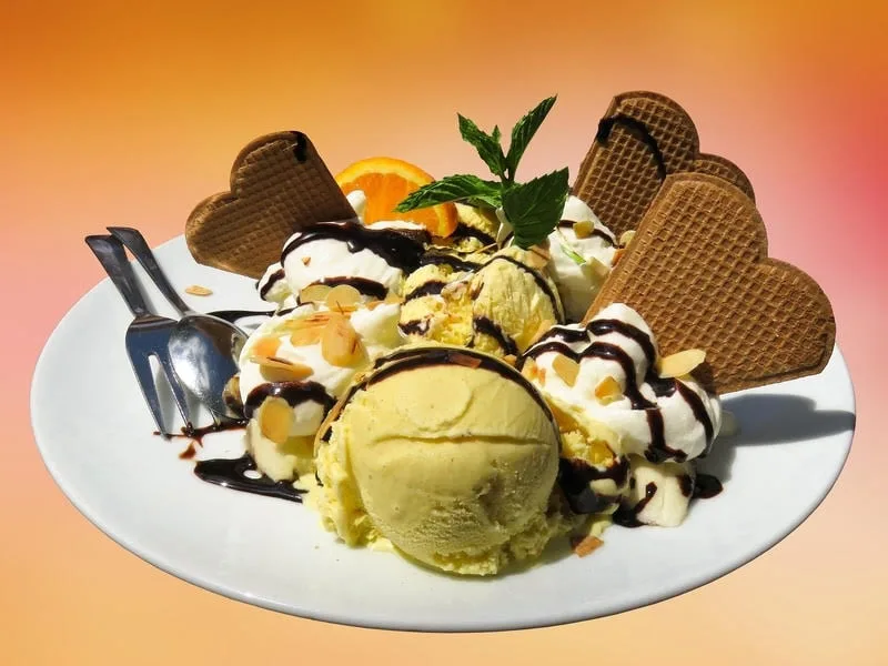 Coppa di gelato artigianale preparato con olio extravergine di oliva