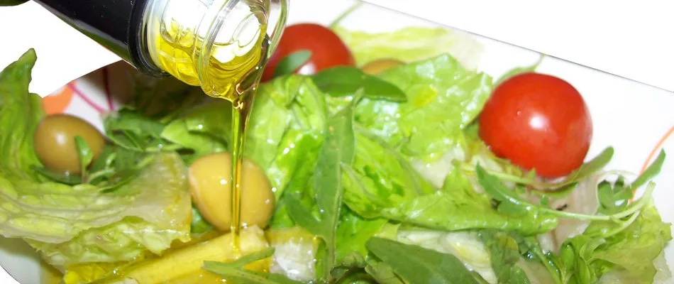 Piatto mediterraneo condito con olio extravergine d'oliva Cristofaro