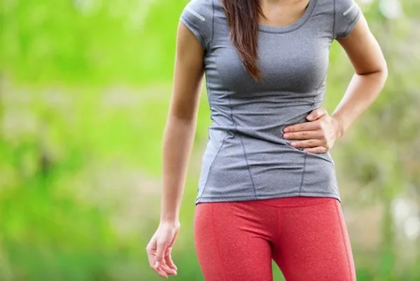 Un cucchiaio di olio extravergine d'oliva, rimedio naturale per il benessere dello stomaco