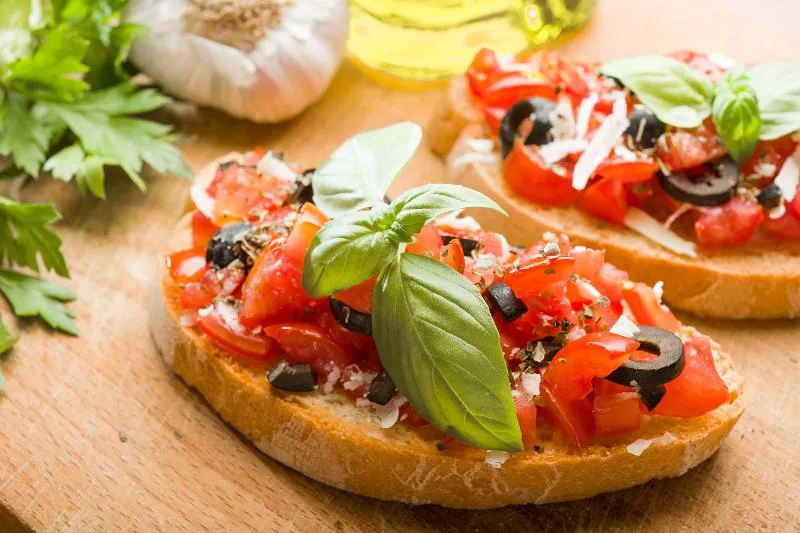 Piatti pugliesi conditi con olio nuovo appena spremuto