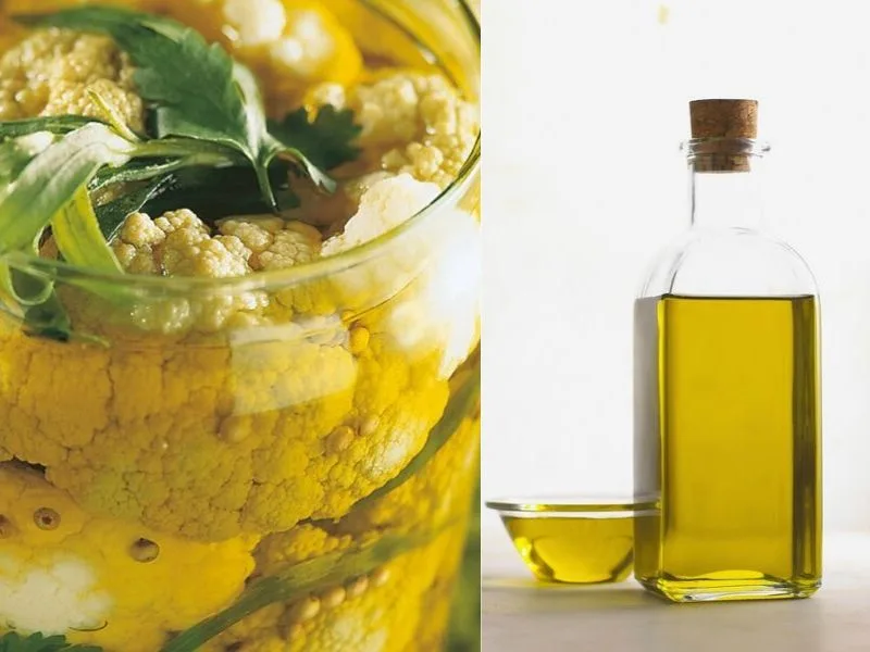 Vasetti di cavolfiore sott'olio pronti per la conservazione