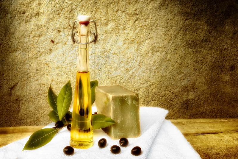 Sapone e olio di oliva con zolfo per la cura della pelle