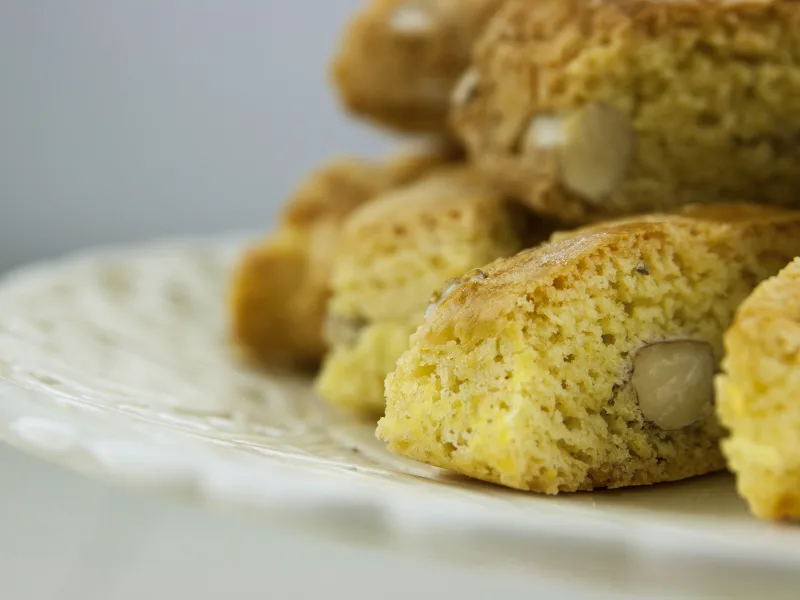 Cantucci fatti in casa con Olio Extravergine di Oliva pronti da gustare
