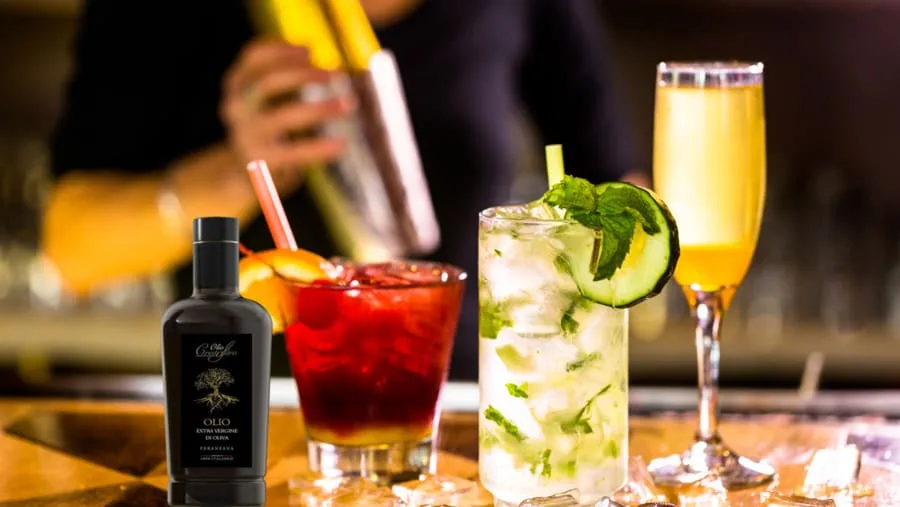 Cocktail estivo arricchito con un filo di olio extravergine di oliva