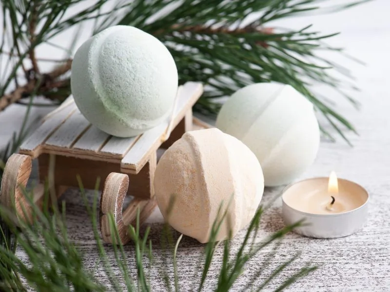 Bombe da bagno artigianali all'olio d'oliva ed oli essenziali pronte per l'uso