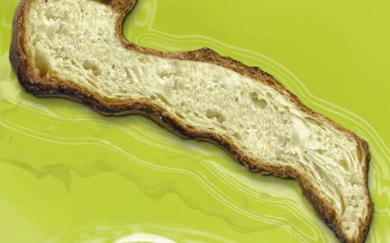 Etichetta di una bottiglia di olio extravergine pugliese Olio Cristofaro