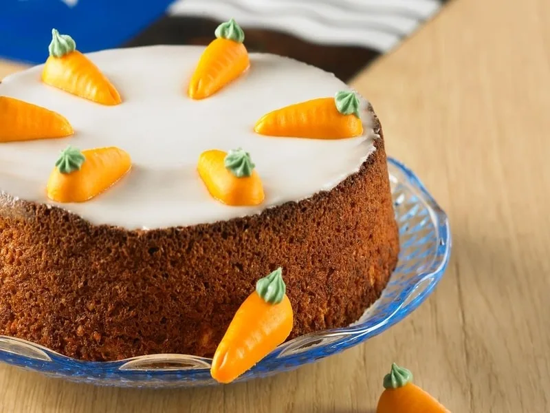 Torta alle carote e olio extravergine di oliva appena sfornata