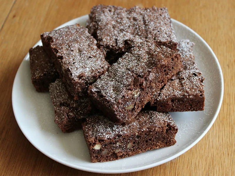 Brownies al cioccolato preparati con olio extravergine di oliva al posto del burro