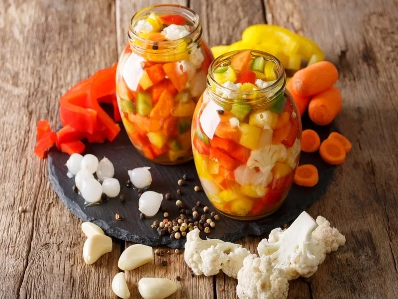 Giardiniera pugliese sott'olio in vasetti di vetro con Olio Extravergine di Oliva