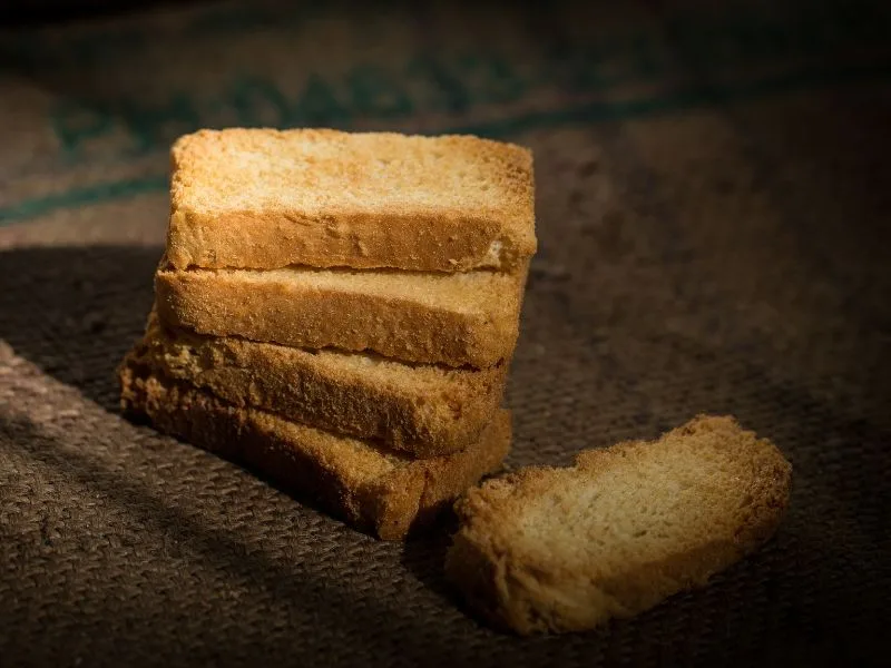 Fette biscottate fatte in casa con olio extravergine di oliva