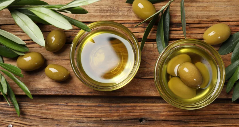 Bottiglia di olio extravergine di oliva Pannarale su superficie in pietra